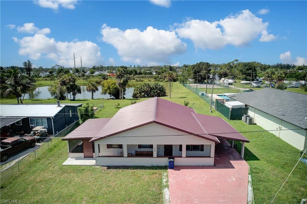 2405 Zoysia LN, NORTH FORT MYERS FL 33917-39
