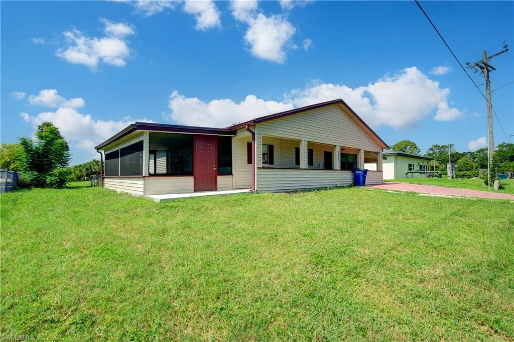 2405 Zoysia LN, NORTH FORT MYERS FL 33917-34