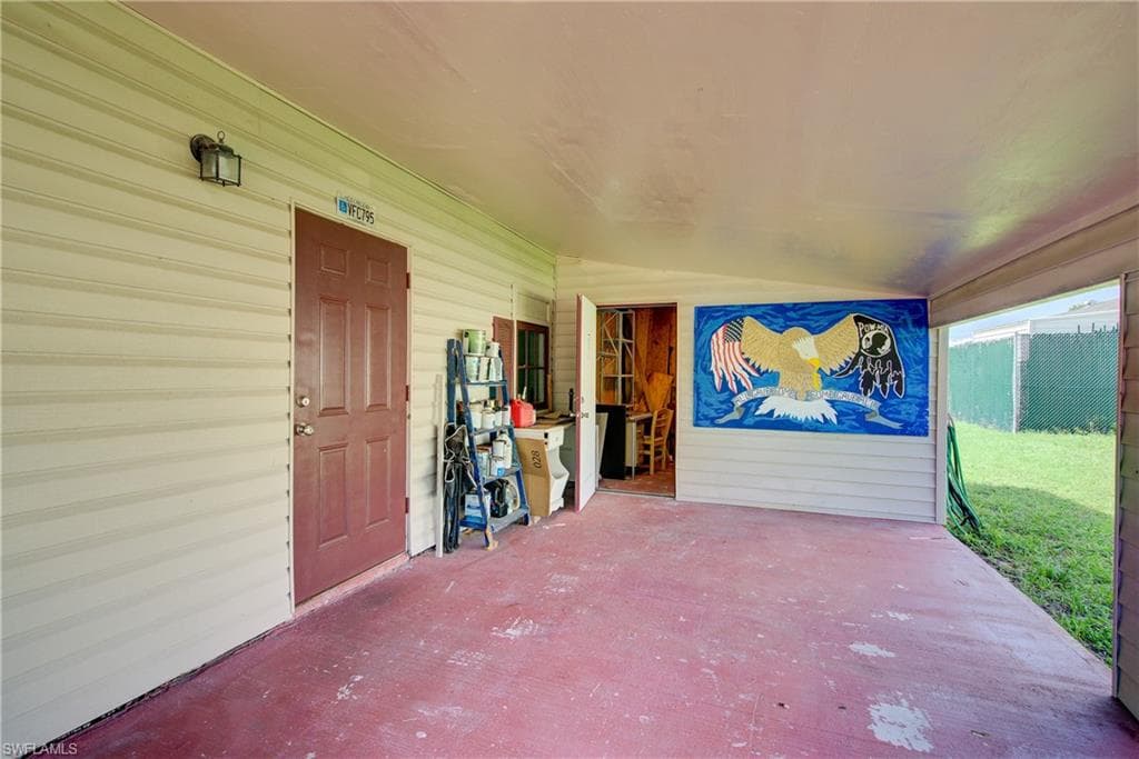 2405 Zoysia LN, NORTH FORT MYERS FL 33917-30