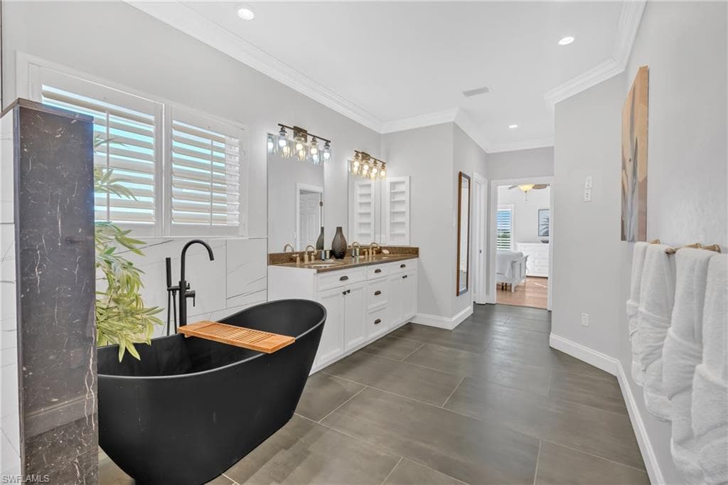 270 Delmar AVE, FORT MYERS BEACH FL 33931-27