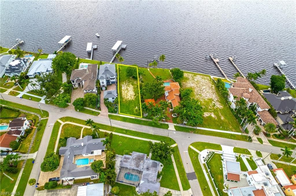 2904 Valencia WAY, FORT MYERS FL 33901-9