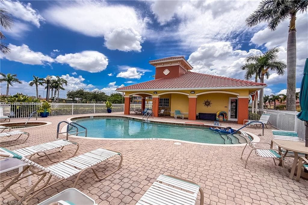 175 Shadroe Cove CIR # 1104, CAPE CORAL FL 33991-38