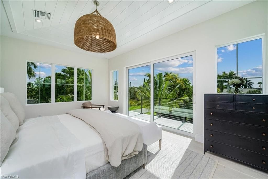 1645 Bonita CT-26