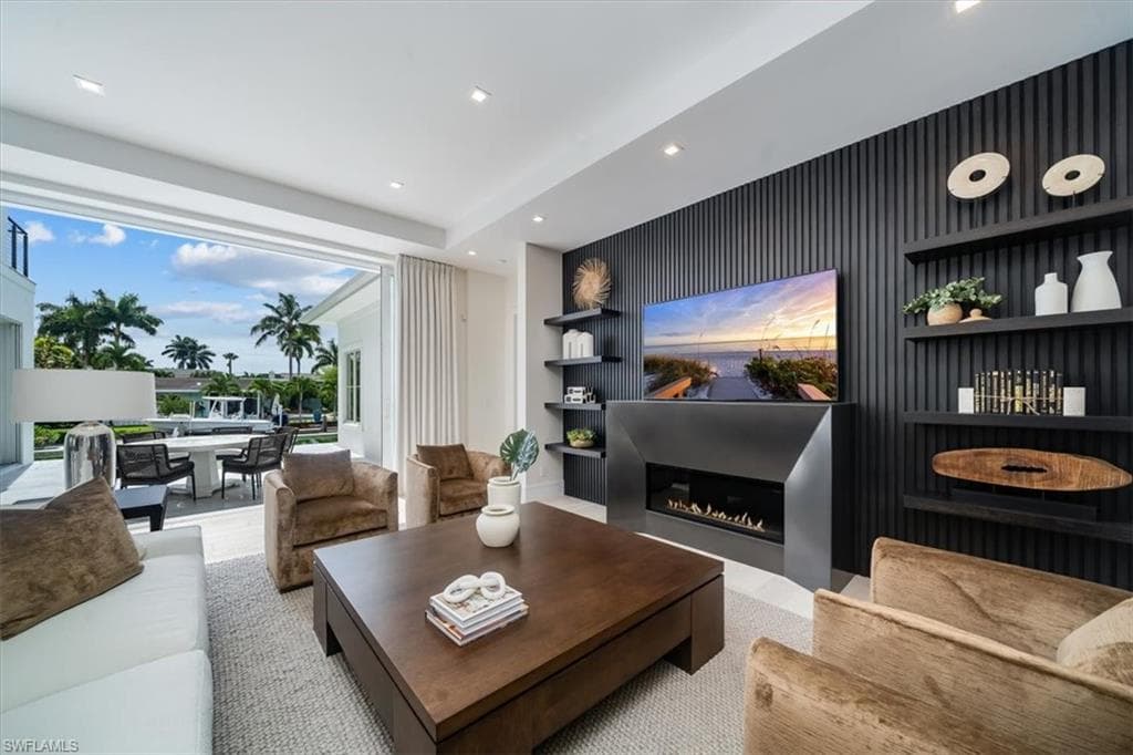1645 Bonita CT-12