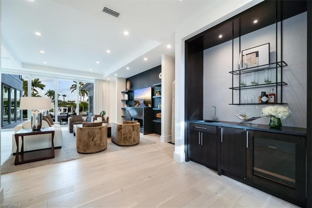 1645 Bonita CT-15