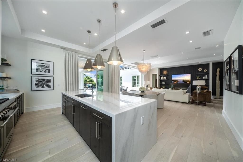 1645 Bonita CT-8