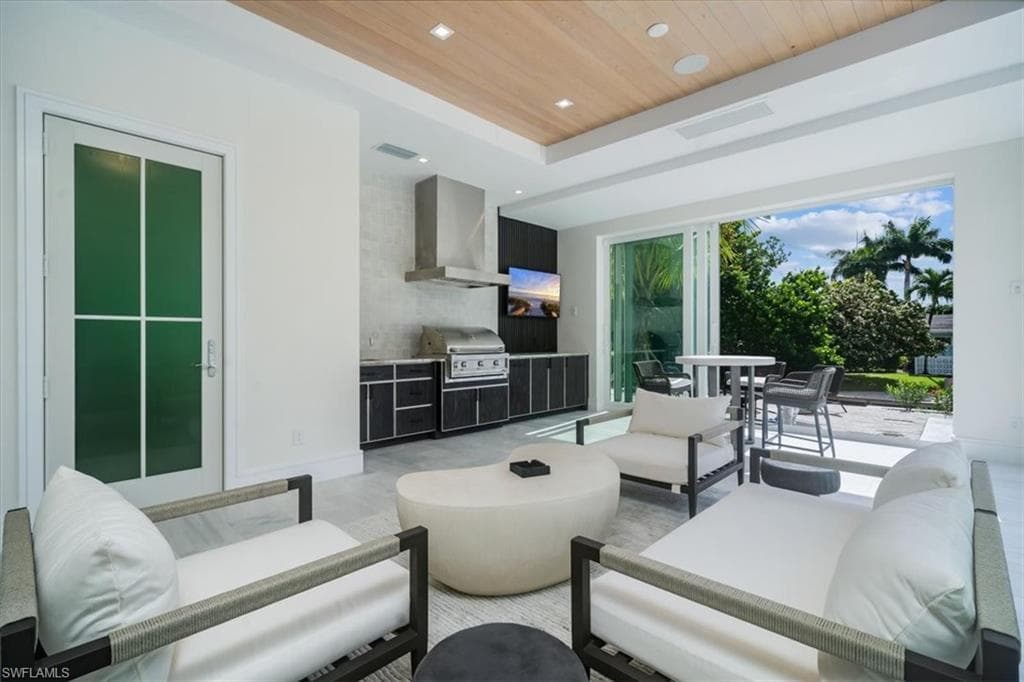 1645 Bonita CT-37