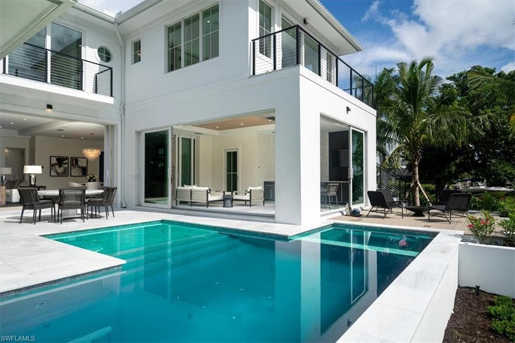 1645 Bonita CT-32