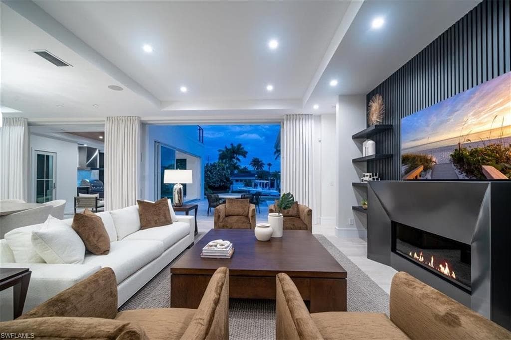 1645 Bonita CT-13