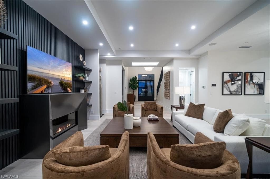 1645 Bonita CT-14