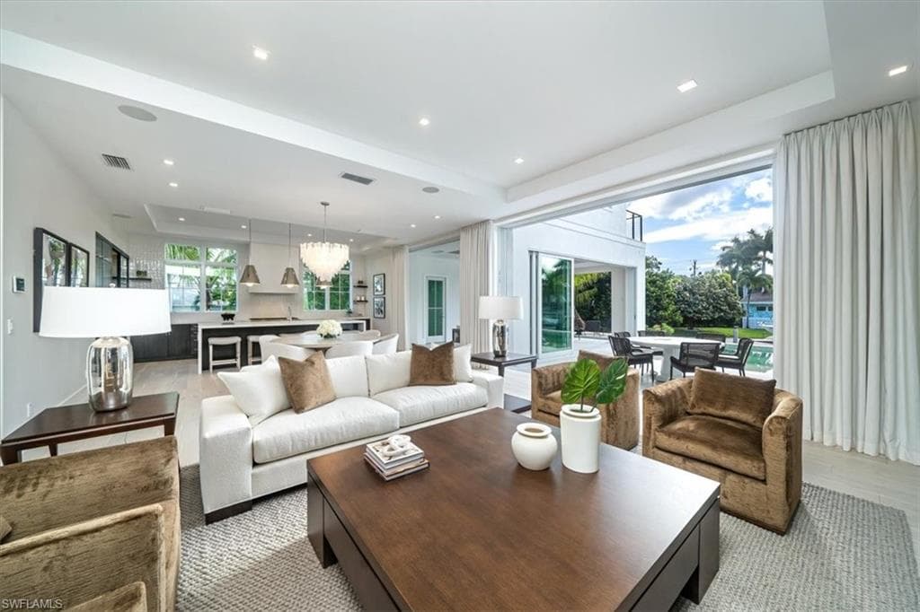 1645 Bonita CT-10