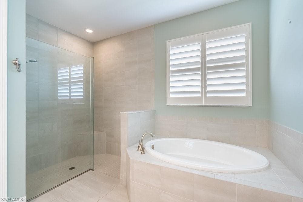 16374 Barclay CT, NAPLES FL 34110-16