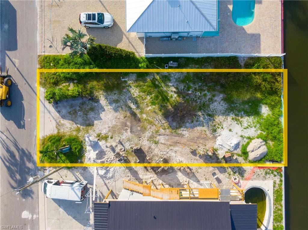 914 3rd ST, FORT MYERS BEACH FL 33931-5