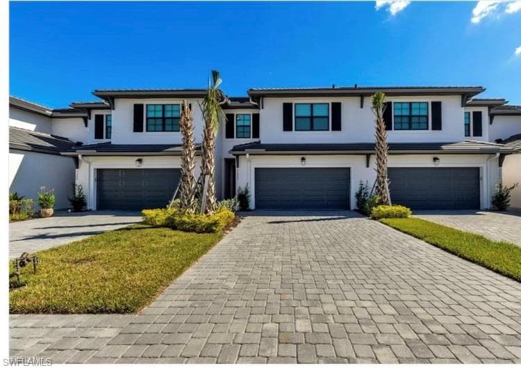 7580 Carnegie WAY, NAPLES FL 34119-26