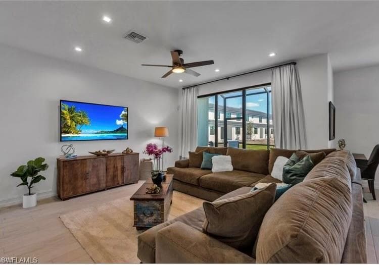 7580 Carnegie WAY, NAPLES FL 34119-1