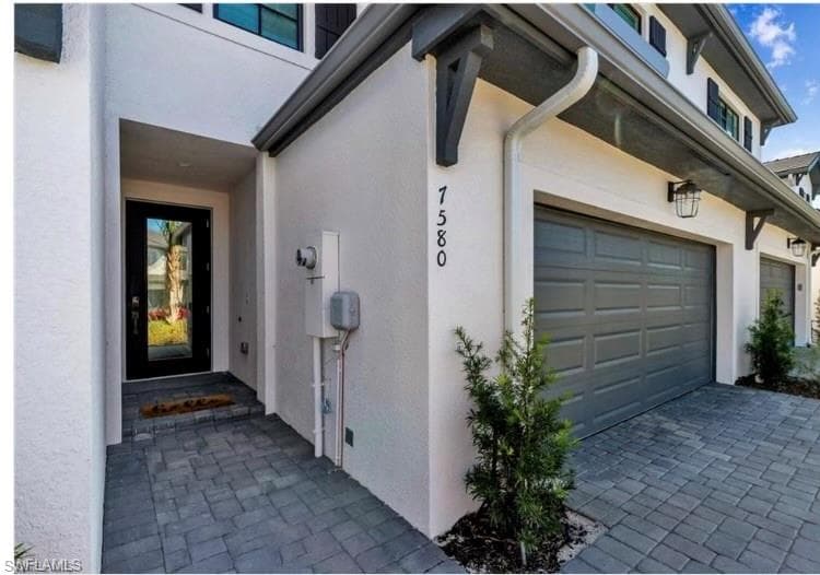 7580 Carnegie WAY, NAPLES FL 34119-24