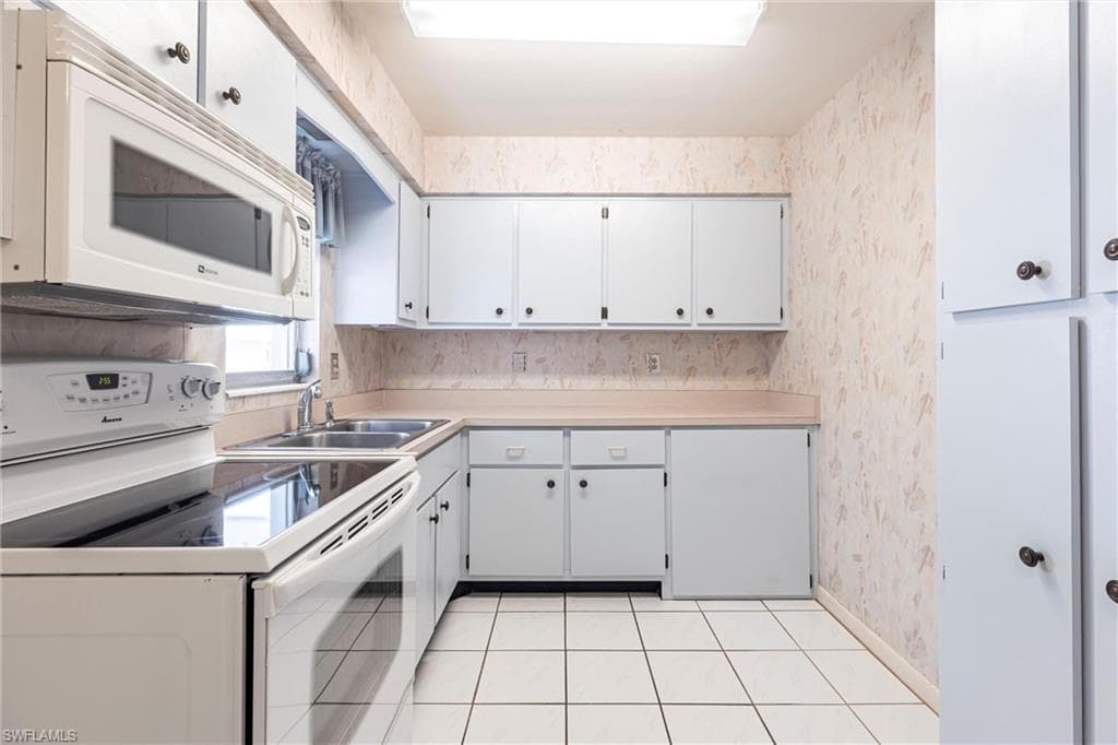 365 Westpark RD, LEHIGH ACRES FL 33936-5