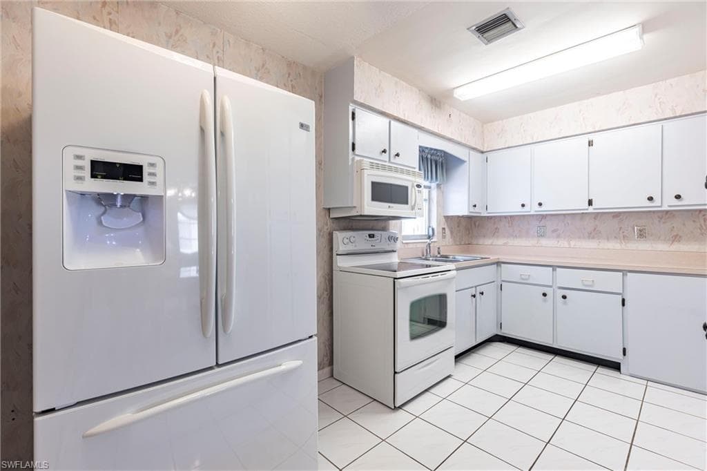 365 Westpark RD, LEHIGH ACRES FL 33936-4