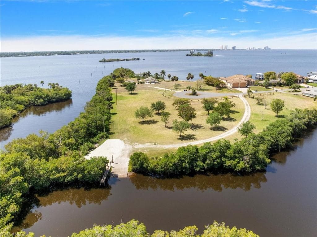 2215 Channel WAY, NORTH FORT MYERS FL 33917-30