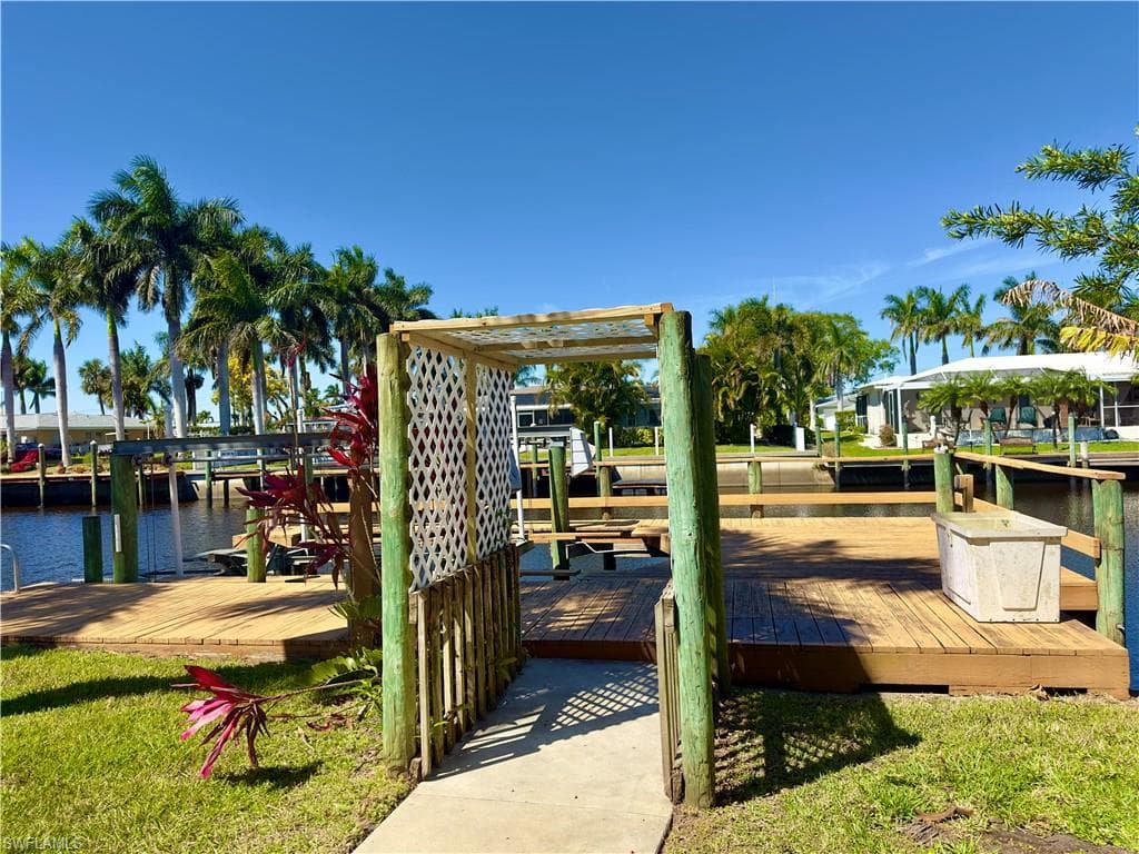 2215 Channel WAY, NORTH FORT MYERS FL 33917-8