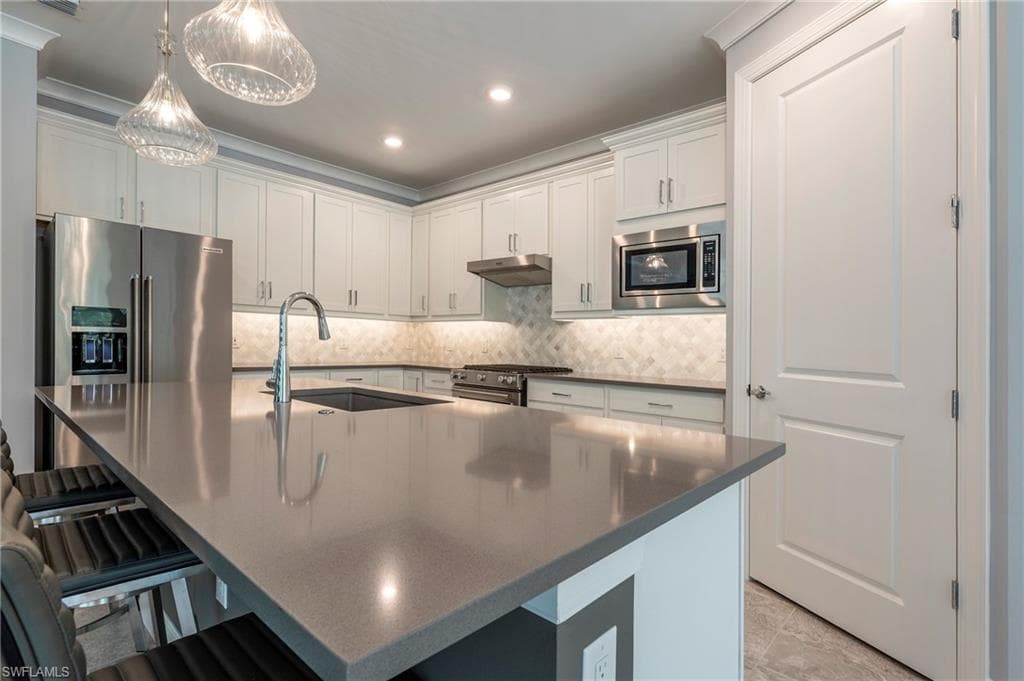 6902 Winding Cypress DR, NAPLES FL 34114-8