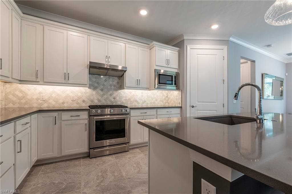 6902 Winding Cypress DR, NAPLES FL 34114-9