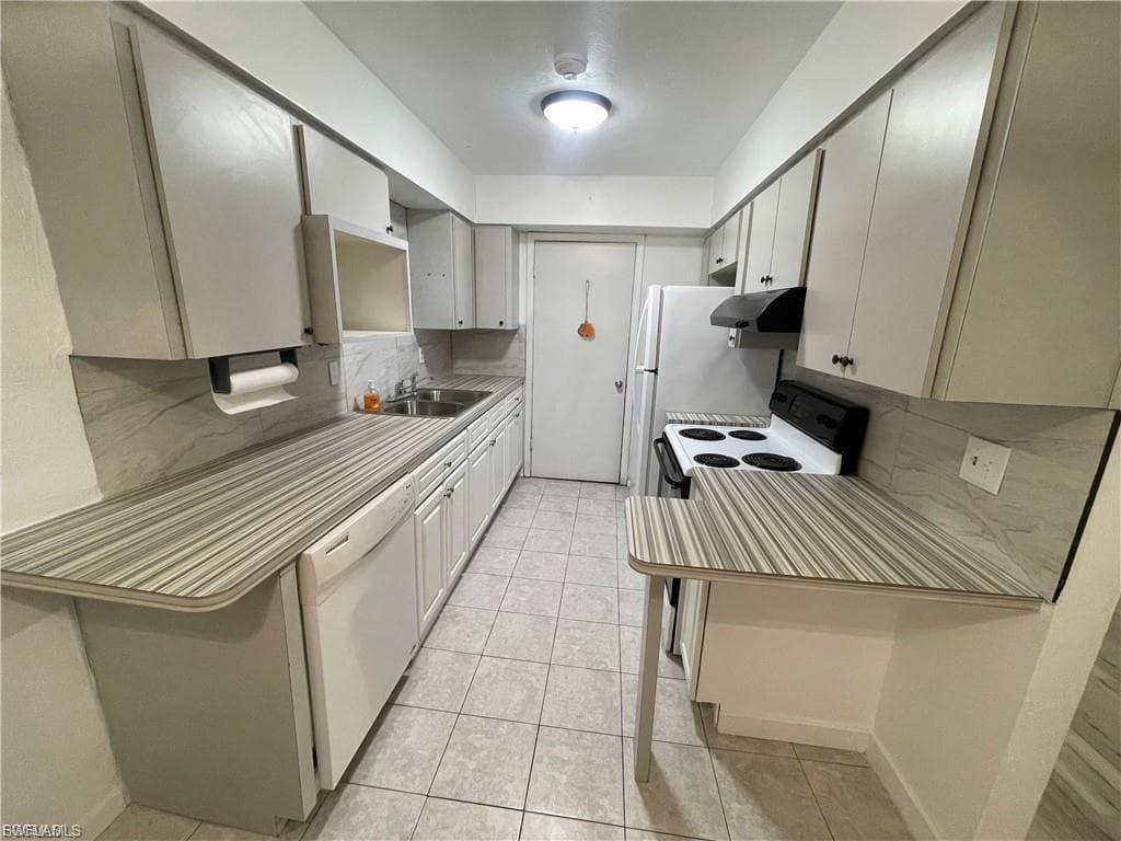 2305 Towles ST-5