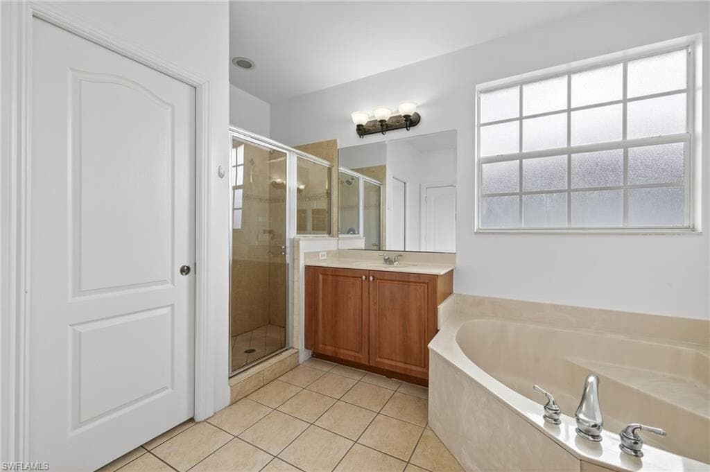 7029 Ambrosia LN # 606, NAPLES FL 34119-12