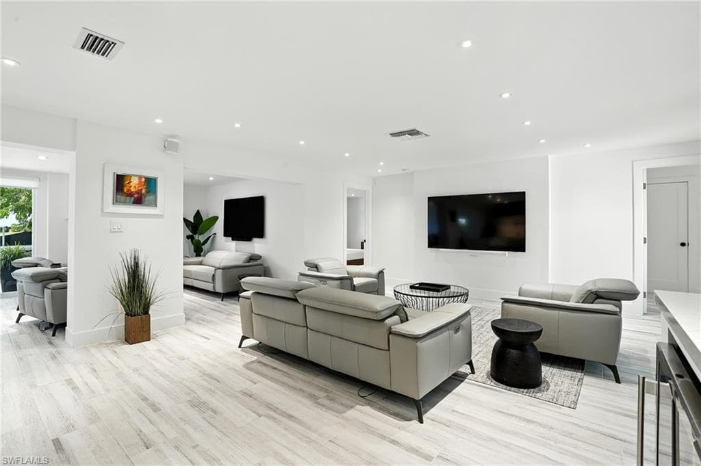 5 Glenview Manor DR, FORT MYERS BEACH FL 33931-5