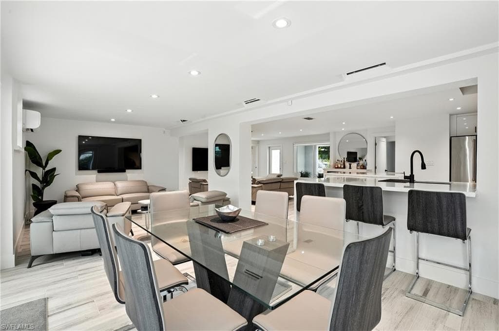 5 Glenview Manor DR, FORT MYERS BEACH FL 33931-12