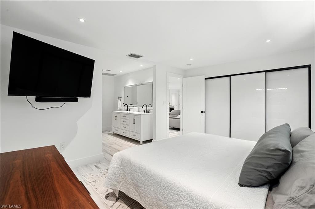 5 Glenview Manor DR, FORT MYERS BEACH FL 33931-27