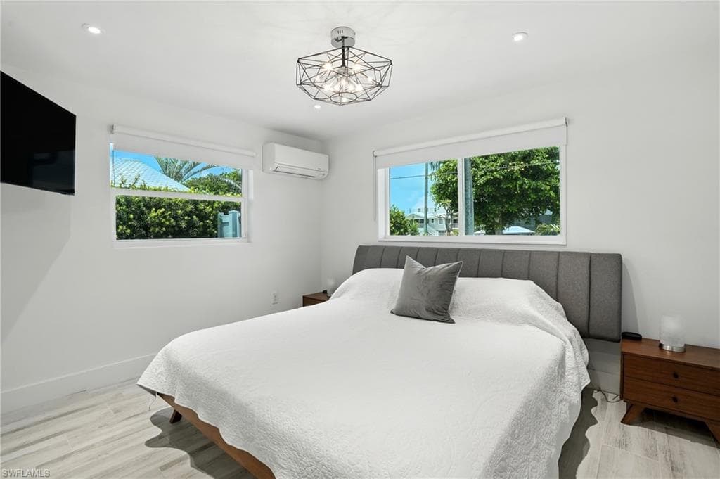 5 Glenview Manor DR, FORT MYERS BEACH FL 33931-19