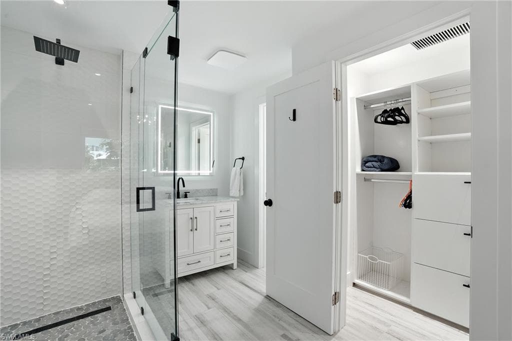 5 Glenview Manor DR, FORT MYERS BEACH FL 33931-23