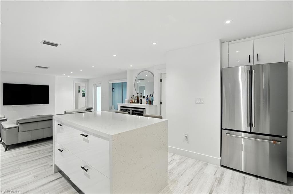 5 Glenview Manor DR, FORT MYERS BEACH FL 33931-9