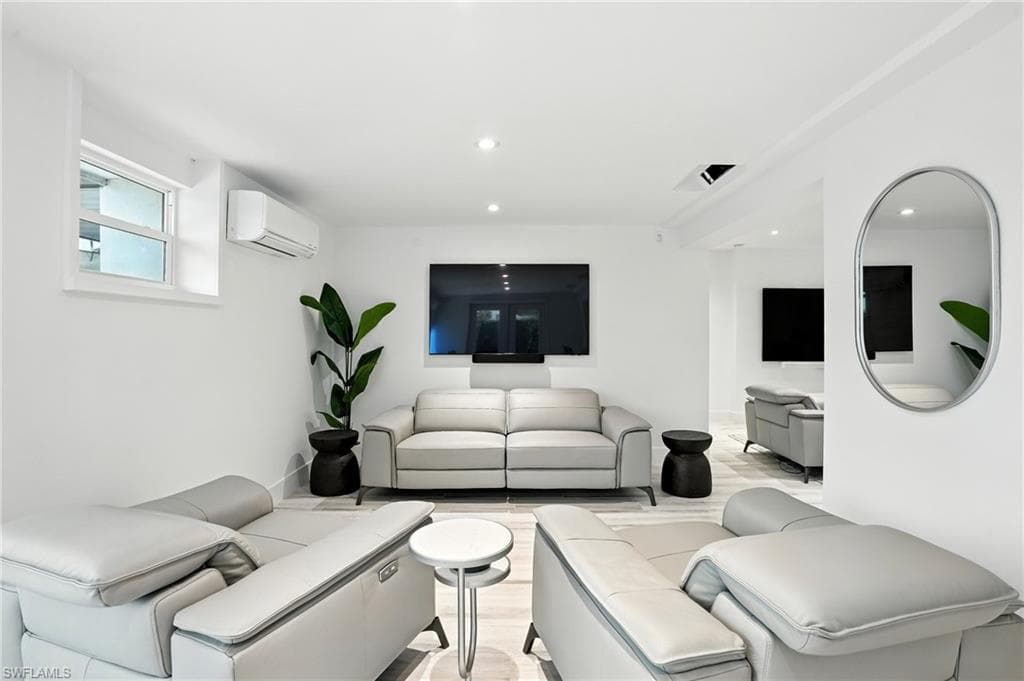 5 Glenview Manor DR, FORT MYERS BEACH FL 33931-13