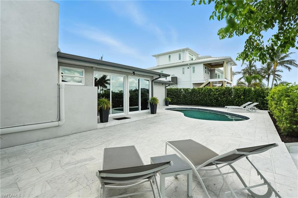 5 Glenview Manor DR, FORT MYERS BEACH FL 33931-36