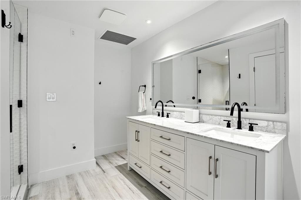 5 Glenview Manor DR, FORT MYERS BEACH FL 33931-28