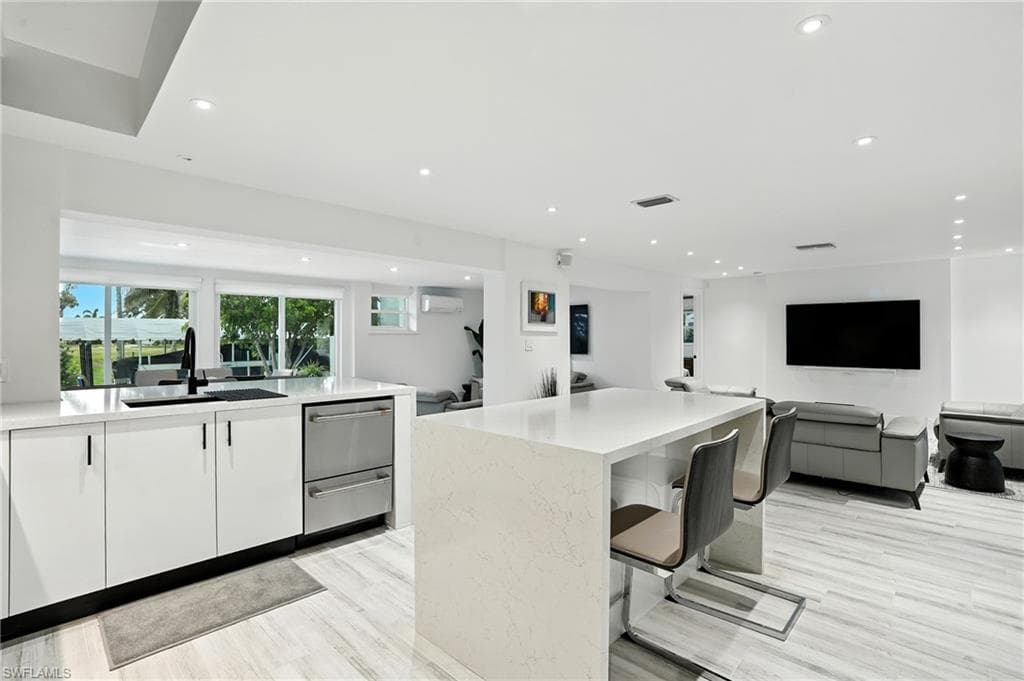 5 Glenview Manor DR, FORT MYERS BEACH FL 33931-7