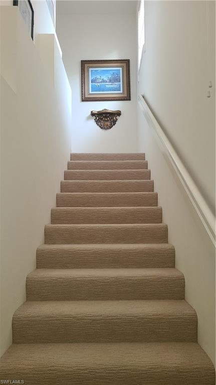 445 Robin Hood CIR # 201, NAPLES FL 34104-1