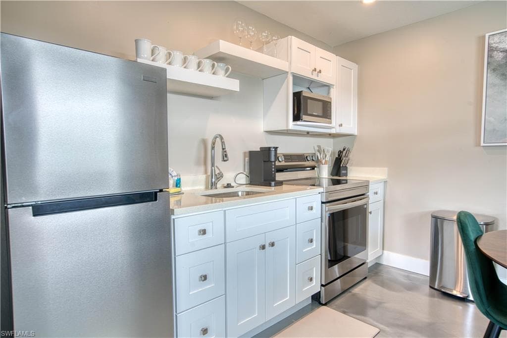 126 Mango ST, FORT MYERS BEACH FL 33931-19