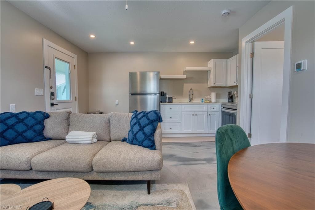 126 Mango ST, FORT MYERS BEACH FL 33931-8