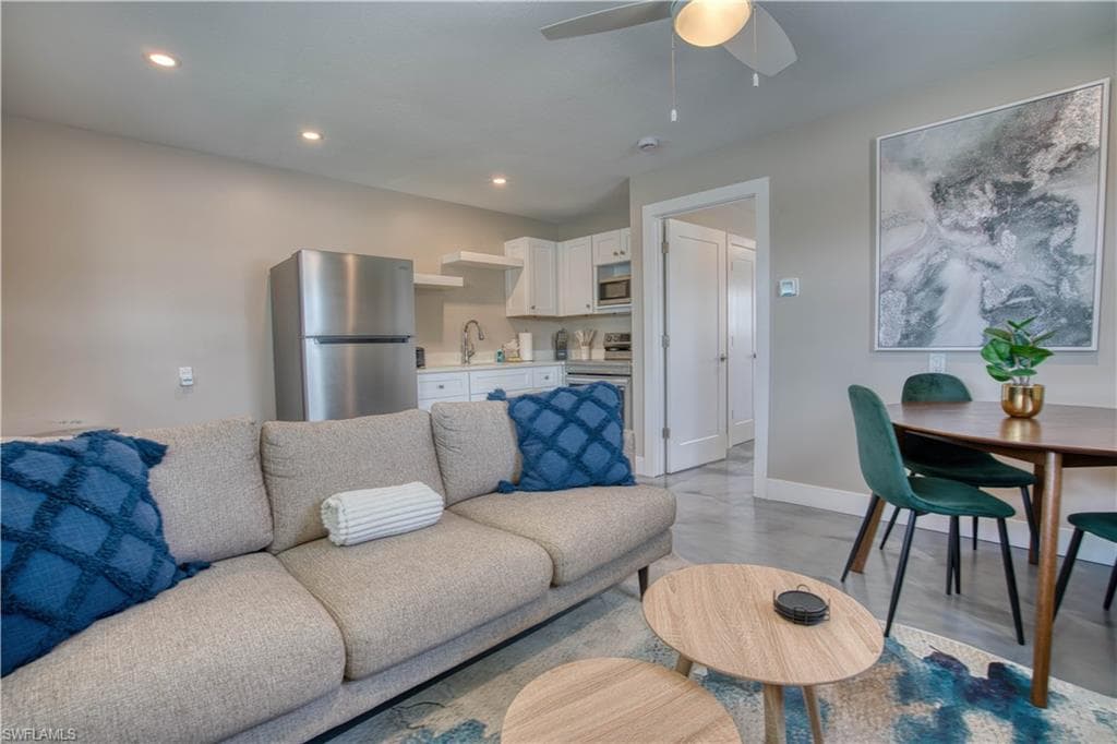 126 Mango ST, FORT MYERS BEACH FL 33931-9