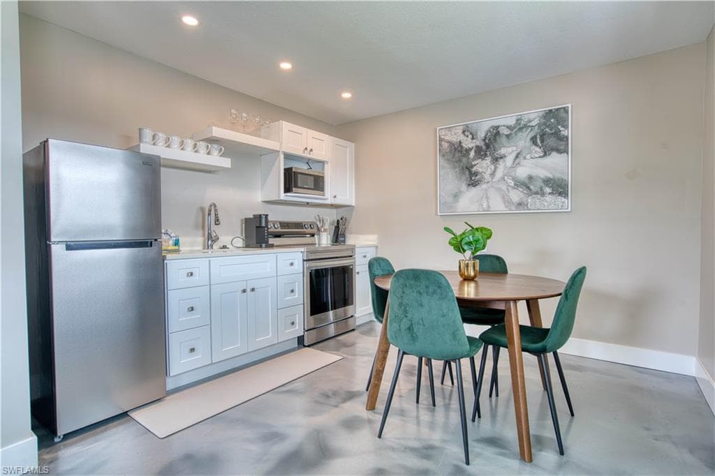 126 Mango ST, FORT MYERS BEACH FL 33931-17