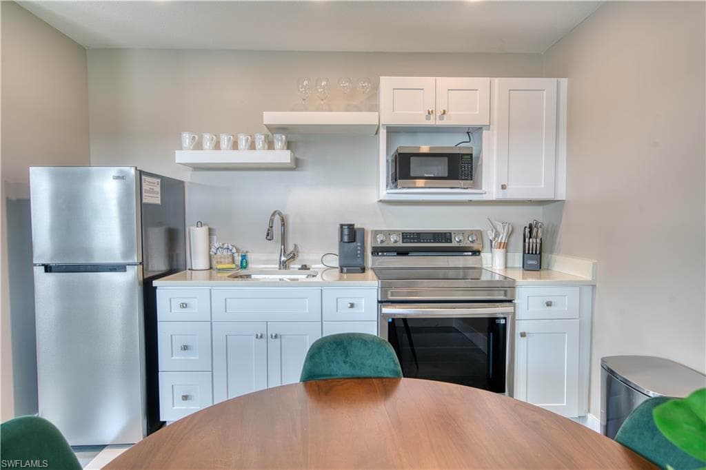 126 Mango ST, FORT MYERS BEACH FL 33931-18