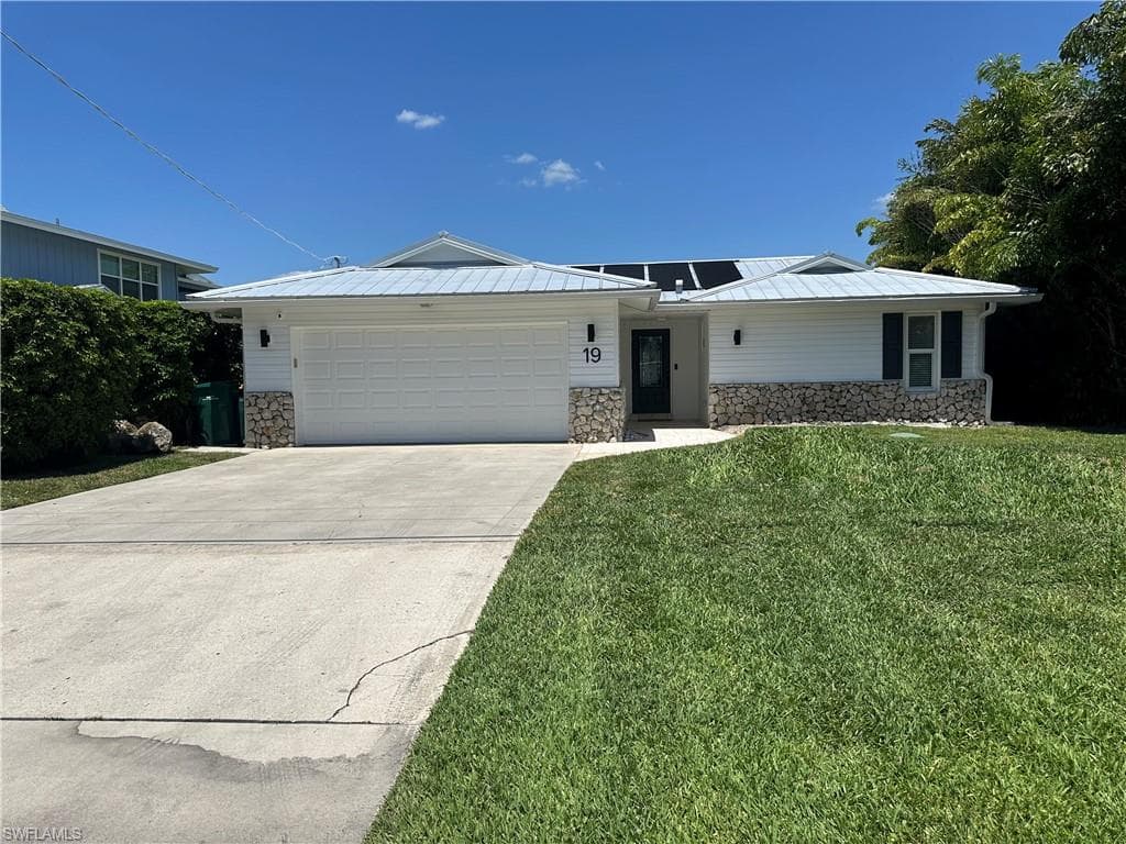 19 Pelican ST E, NAPLES FL 34113-1