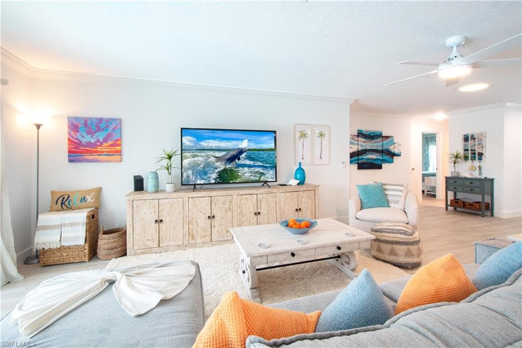 19 Pelican ST E, NAPLES FL 34113-5