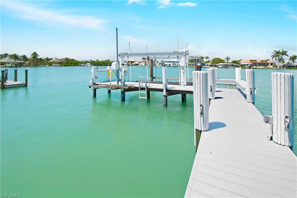 19 Pelican ST E, NAPLES FL 34113-41