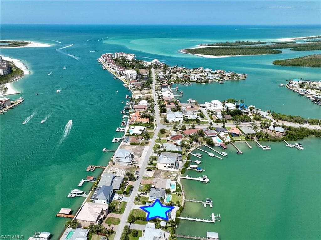 19 Pelican ST E, NAPLES FL 34113-45