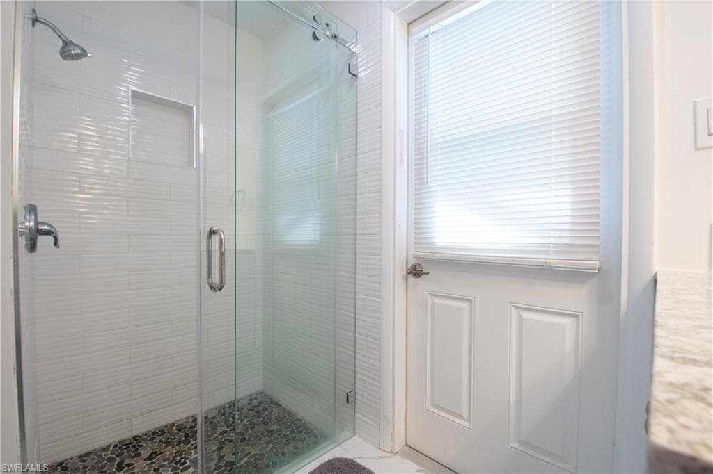 19 Pelican ST E, NAPLES FL 34113-12
