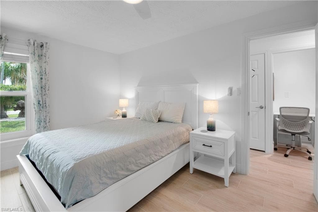19 Pelican ST E, NAPLES FL 34113-21